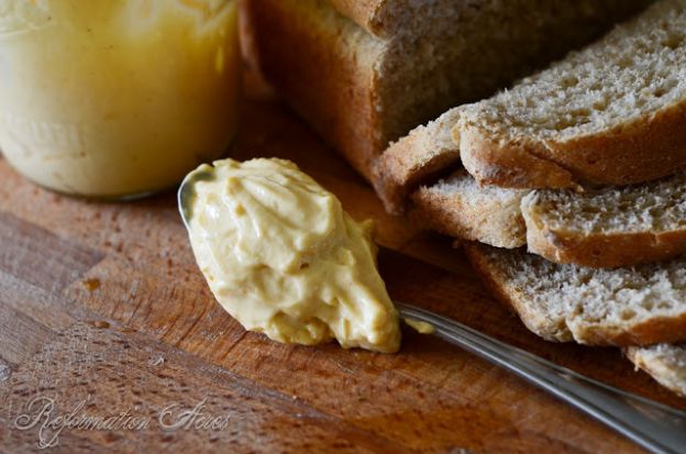 I finally made a homemade mayonnaise recipe worthy of replacing Hellmann's. Quick & easy with healthy fats and tasty spices in minutes, I'll never go back!