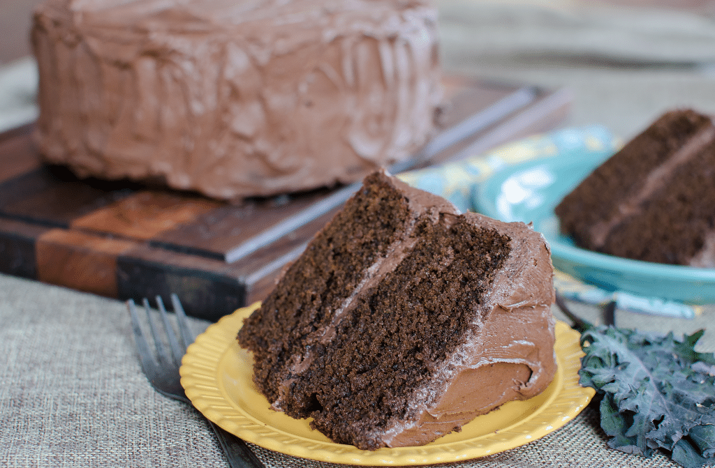 I'm gonna let you in on my little secret to get a moist chocolate cake recipe using a special, stealth-veggie ingredient.... kale! Chocolate Kale Cake is not your everyday, run of the mill chocolate cake, my friends!